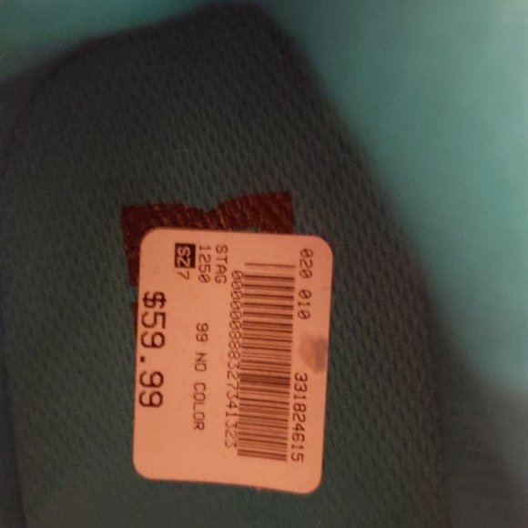 NEW DC Shoes - Youth Size 7 - PRICE DROP - Picture 2 of 3